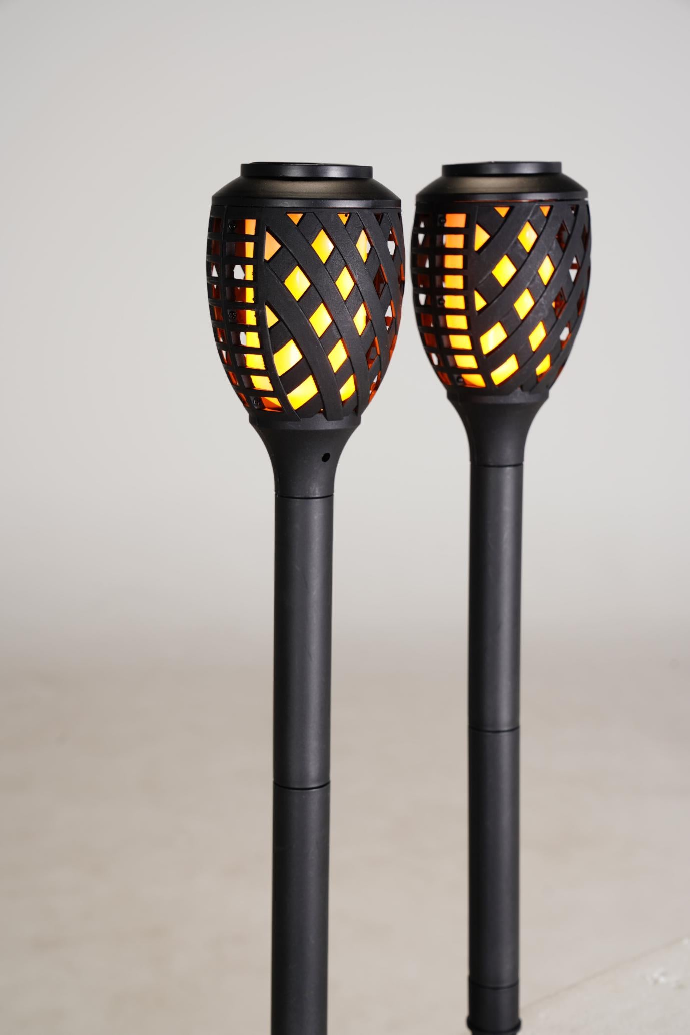 Outdoor Solar Lights, Water-Resistant Flickering Flames Torch Light, Landscape Decoration Lighting